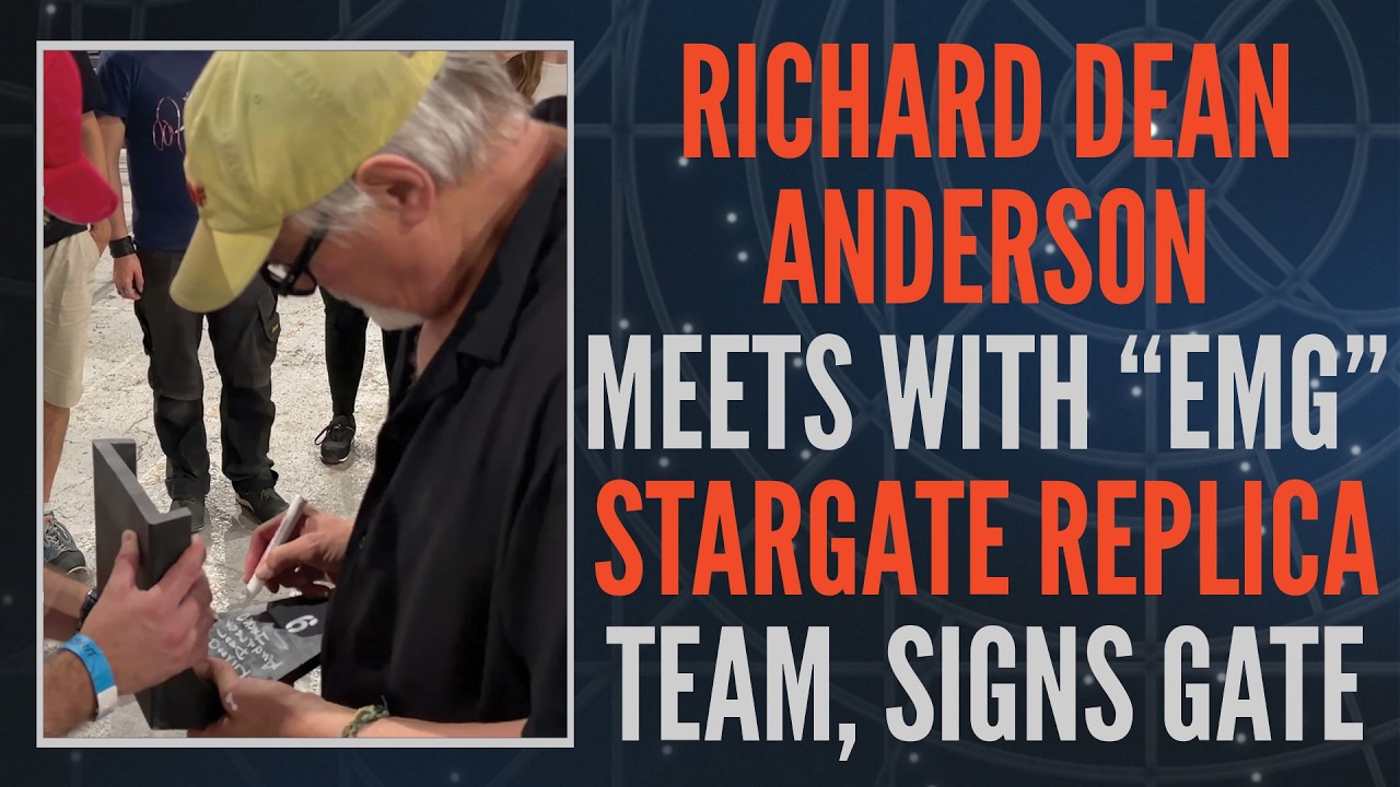 Richard Dean Anderson with members of the Stargate replica team